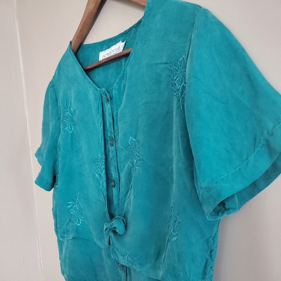 Vintage Action Wearembroidered top - Picture 2 of 8